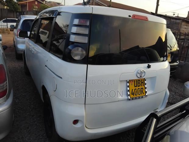 Toyota Sienta 2006 White