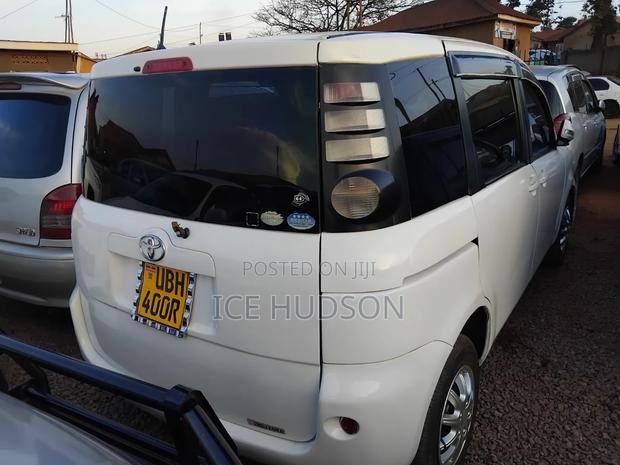 Toyota Sienta 2006 White