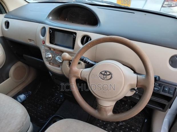 Toyota Sienta 2006 White