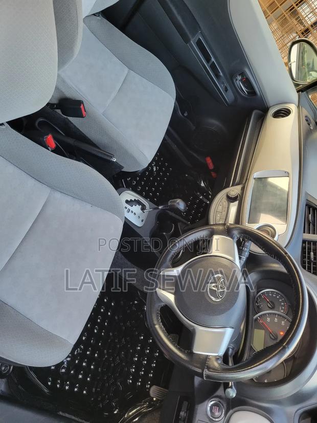 Toyota Vitz 1.5 FWD 5dr 2015 White