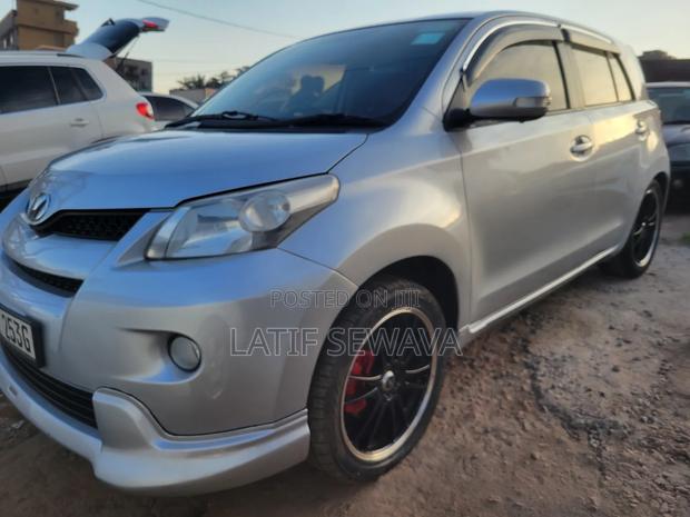 Toyota IST 2010 Silver
