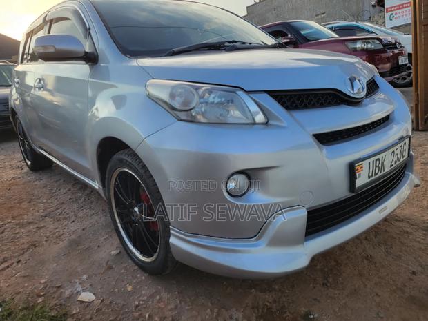 Toyota IST 2010 Silver