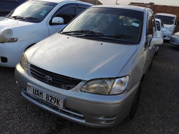 Toyota Corolla Spacio 2000 Ivory