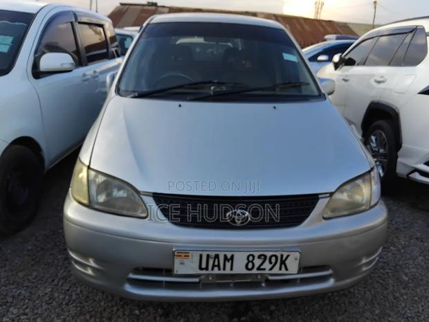 Toyota Corolla Spacio 2000 Ivory