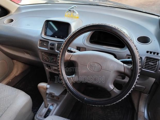 Toyota Corolla Spacio 2000 Ivory