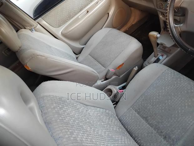 Toyota Corolla Spacio 2000 Ivory