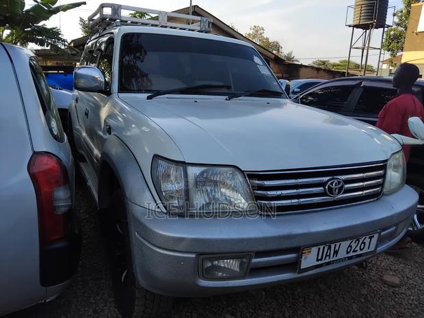 Toyota Land Cruiser Prado 2002 Pearl