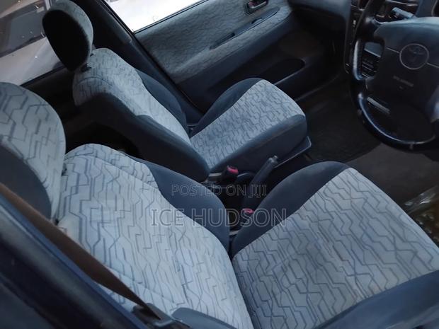 Toyota Ipsum 1999 Beige