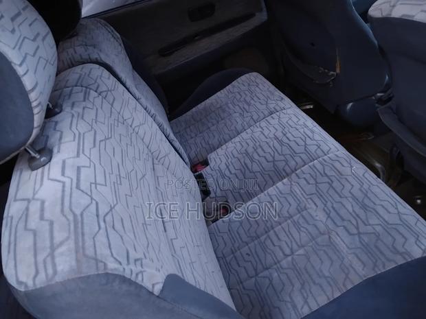 Toyota Ipsum 1999 Beige