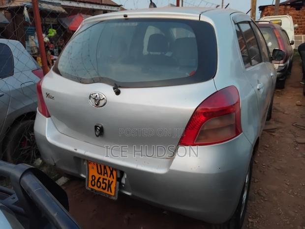 Toyota Vitz 2009 Ivory