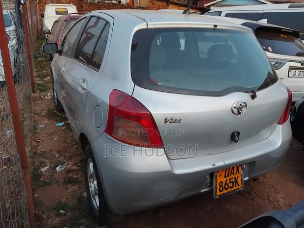 Toyota Vitz 2009 Ivory