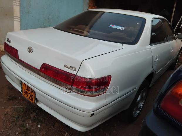 Toyota Mark II 1999 White