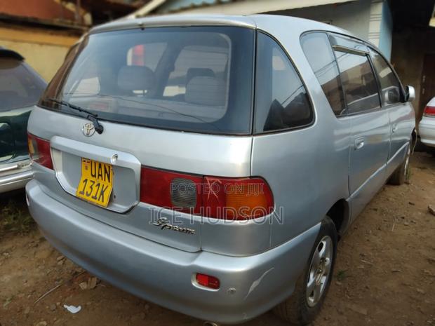 Toyota Ipsum 1999 Gray