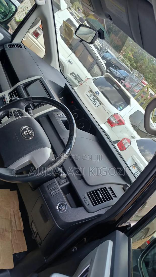Toyota Noah 2012 Black