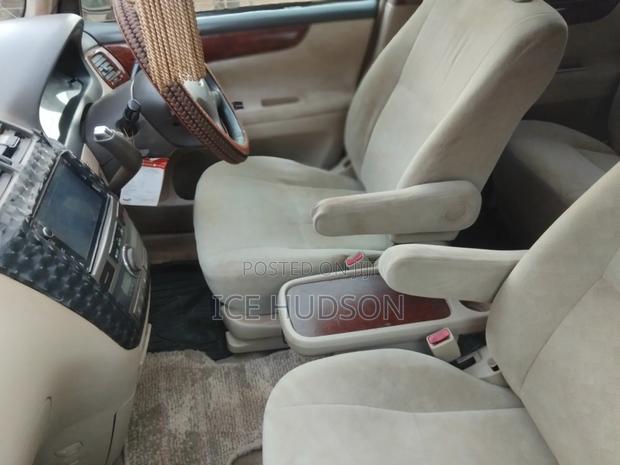 Toyota Ipsum 240i Limited 4WD 2002 Gray