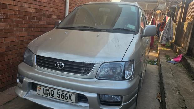 Toyota Noah 2002 Silver