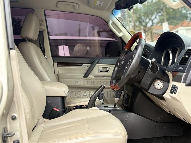 Mitsubishi Pajero 3.2 Di-Dc GLS 2012 Gold