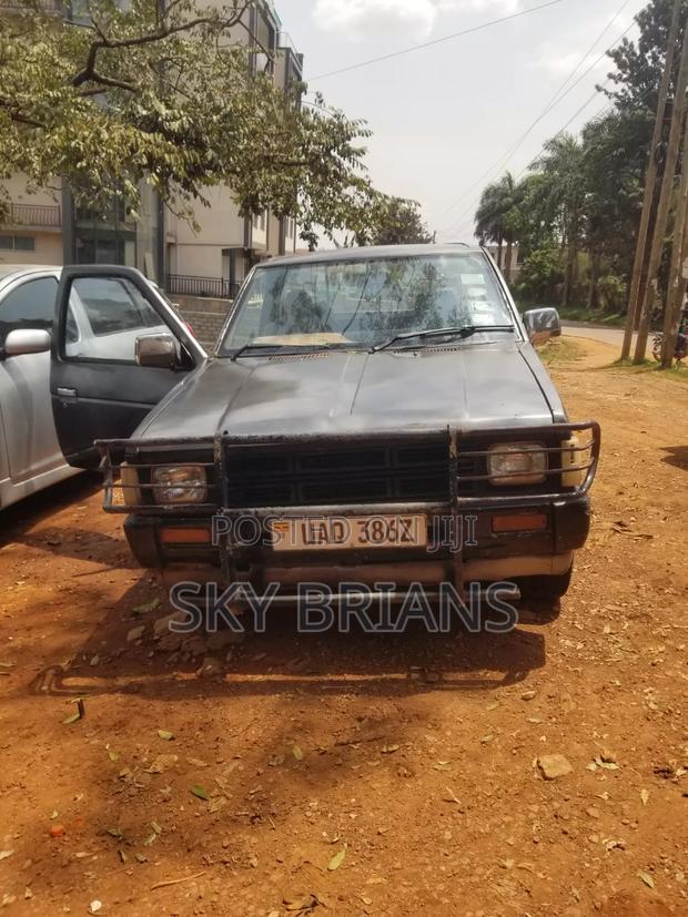 Nissan Pick-Up 1991 Gray