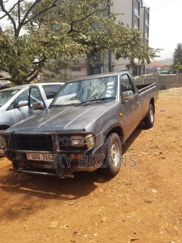 Nissan Pick-Up 1991 Gray