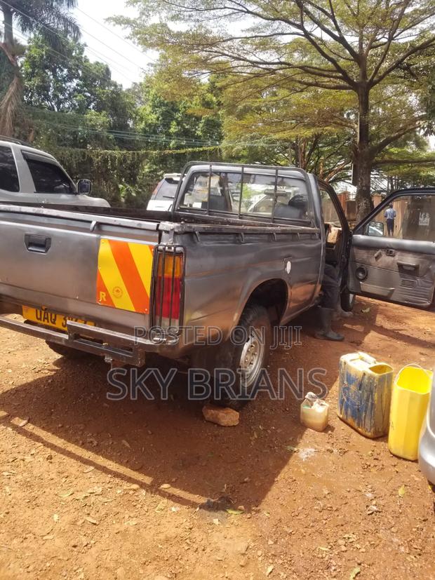 Nissan Pick-Up 1991 Gray