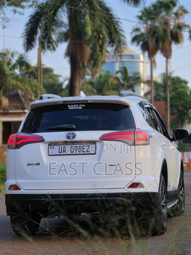 Toyota RAV4 2017 White