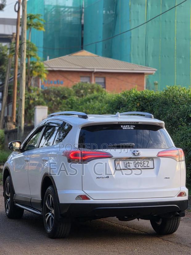 Toyota RAV4 2017 White