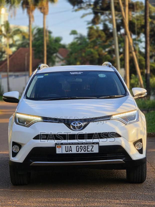 Toyota RAV4 2017 White