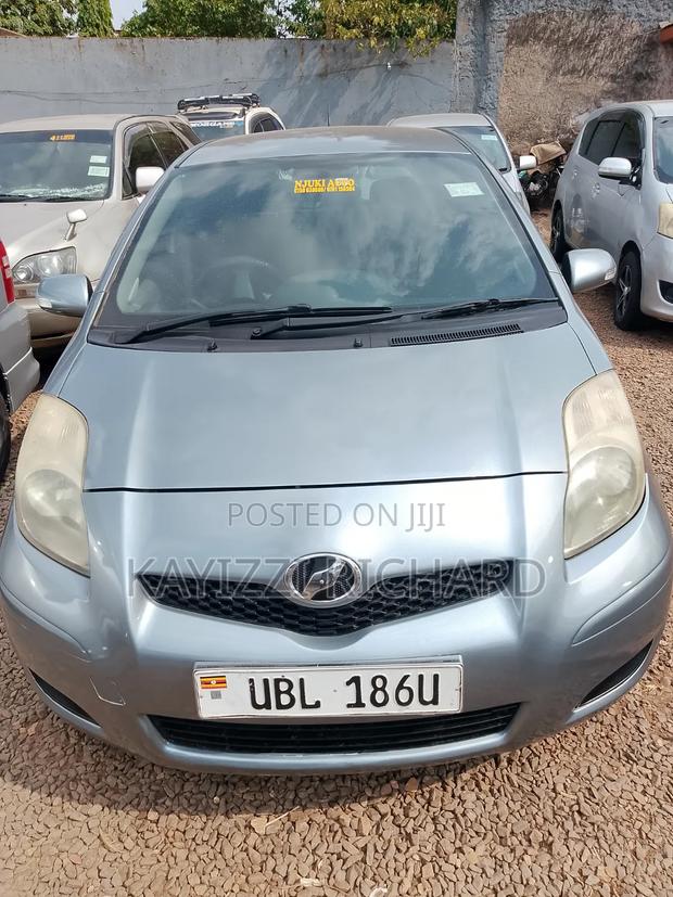 Toyota Vitz 2009 Silver