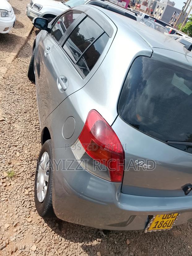 Toyota Vitz 2009 Silver