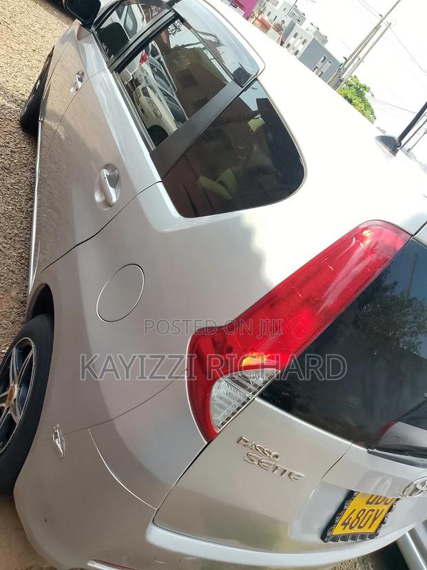 Toyota Passo Sette 2008 Silver