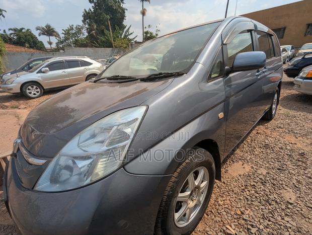 Toyota ISIS 2006
