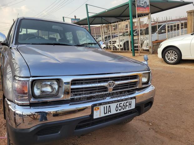 Toyota Hilux 2002 Silver