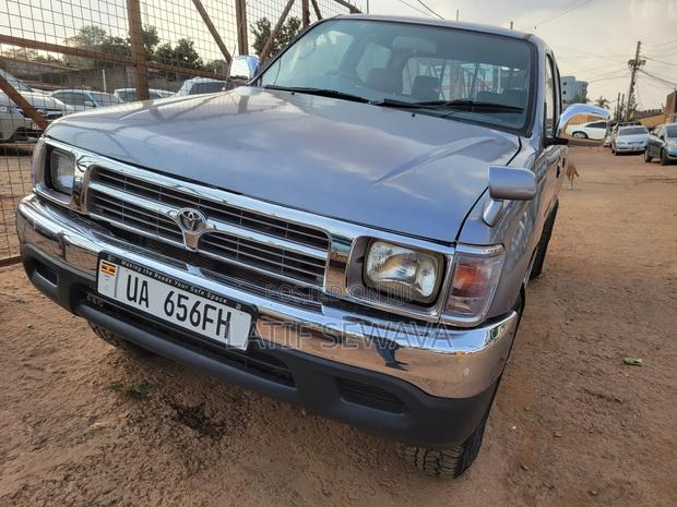 Toyota Hilux 2002 Silver