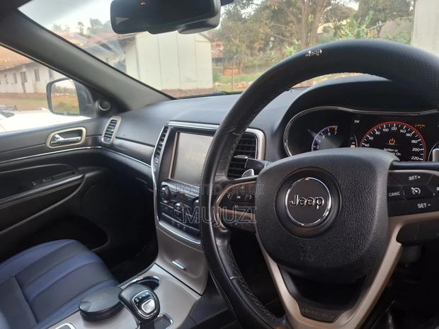 Jeep Cherokee Limited 4dr SUV 4WD (2.4L 4cyl 9A) 2015 Black
