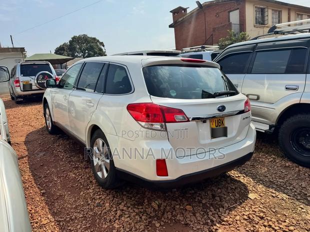 Subaru Outback 2012 White