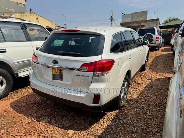 Subaru Outback 2012 White