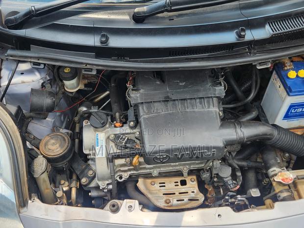 Toyota Vitz 2007 Silver