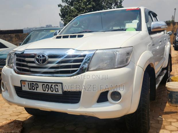 Toyota Hilux 2013 White