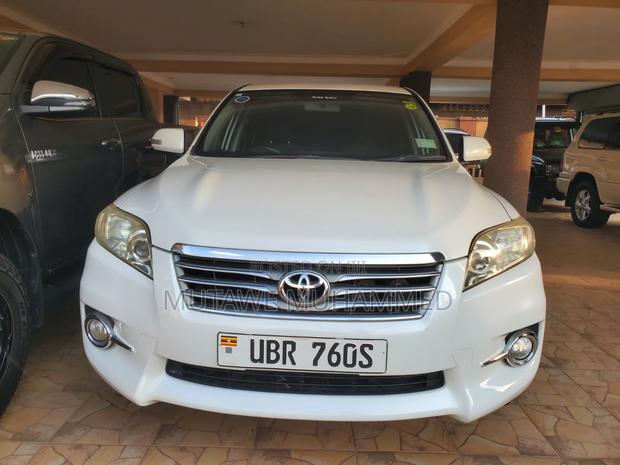 Toyota Vanguard 2011 White