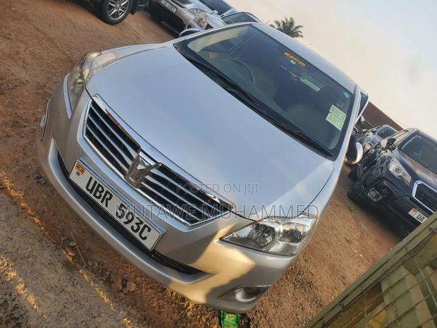 Toyota Premio 2012 Silver
