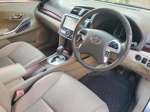 Toyota Premio 2012 Silver