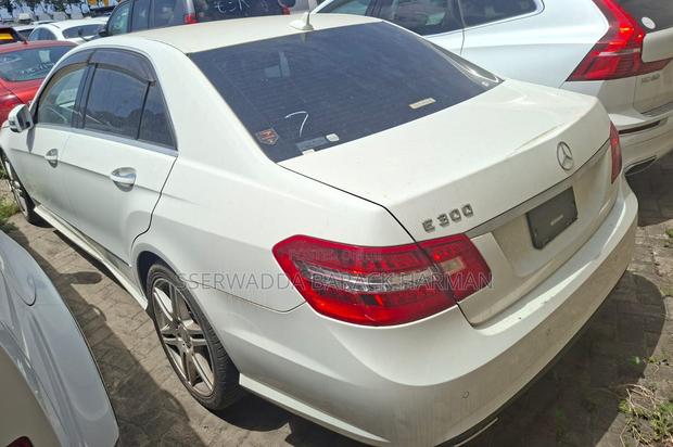 Mercedes-Benz E300 2013 Pearl