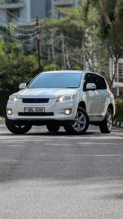 Toyota Vanguard 2011 White for sale
