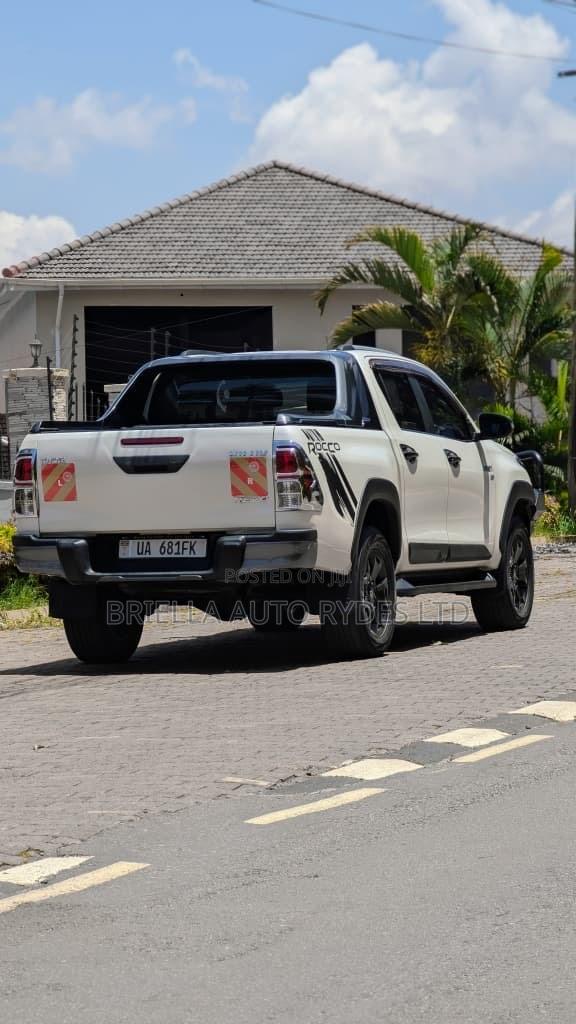 Toyota Hilux 2020 White