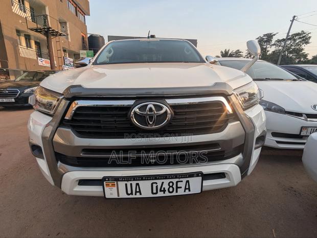 Toyota Hilux Revo Smart Cab Deisel 2.8 AWD 2018 White