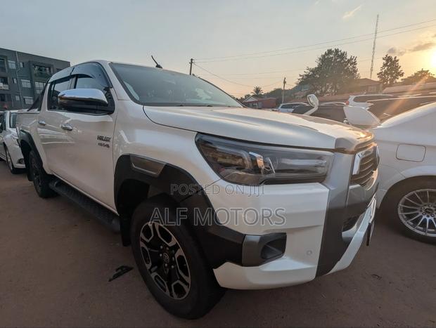 Toyota Hilux Revo Smart Cab Deisel 2.8 AWD 2018 White