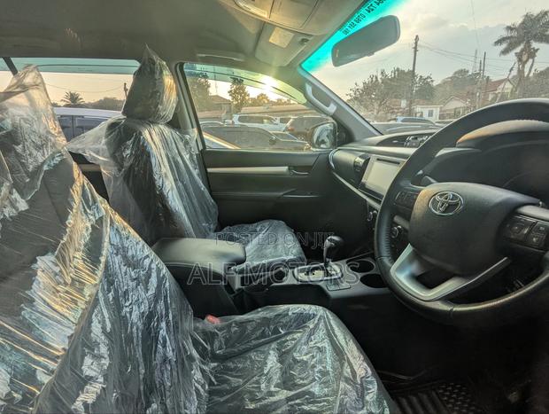 Toyota Hilux Revo Smart Cab Deisel 2.8 AWD 2018 White