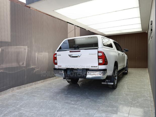 Toyota Hilux 2021 White