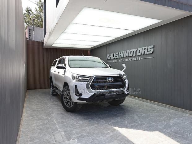 Toyota Hilux 2021 White