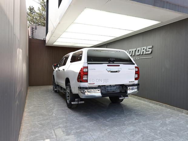 Toyota Hilux 2021 White
